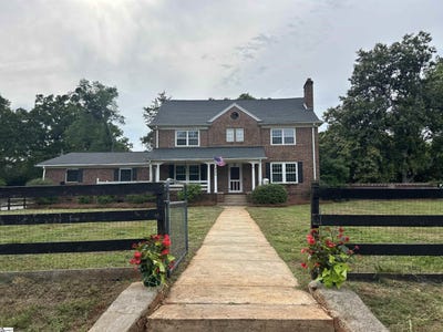 /international/us/838-s-harper-street-laurens-sc-110106552829/