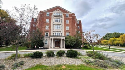 /international/us/13800-fairhill-road-shaker-heights-oh-110120421990/