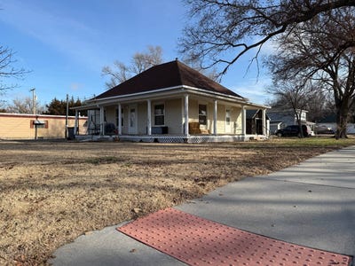 /international/us/300-e-allen-st-glen-elder-ks-110104052910/