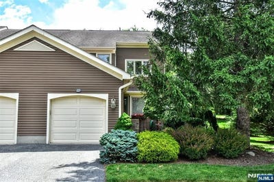 /international/us/227-westervelt-lane-mahwah-nj-110108388775/