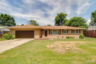 /international/us/210-pinewood-drive-godfrey-il-110101221106/?lang=en
