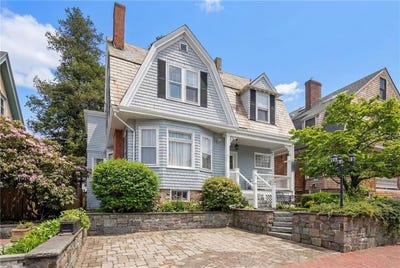/international/us/34-bull-street-newport-ri-110108352106/