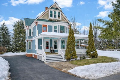 /international/us/4-emerson-terrace-randolph-vt-110105972224/