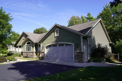 /international/us/8407-windsor-drive-weston-wi-110110142915/
