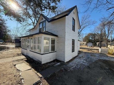 /international/us/117-s-elm-street-adams-wi-110099173038/?lang=en