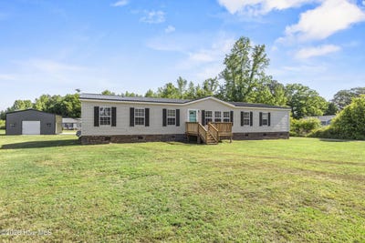 /international/us/2041-bay-road-wallace-nc-110107751668/