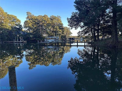 /international/us/229-skipjack-lane-cobbs-creek-va-110109119966/