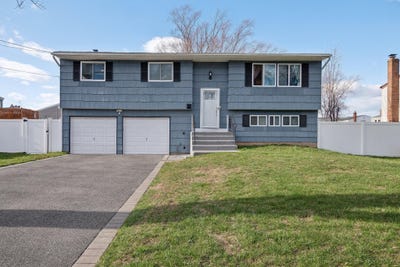 /international/us/81-andrew-avenue-islip-terrace-ny-110098624599/