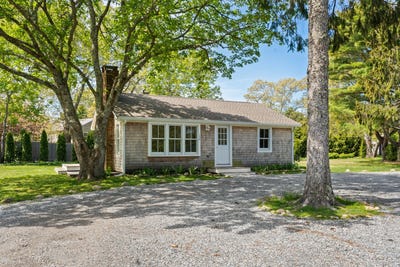 /international/us/130-wing-road-oak-bluffs-ma-110097713259/