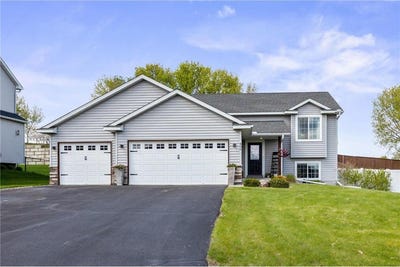 /international/us/406-greenway-drive-delano-mn-110107821925/