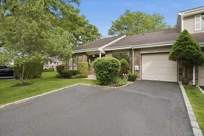 /international/us/79-s-pond-lane-smithtown-ny-110108337135/