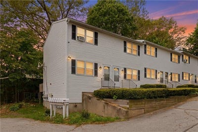 /international/us/325-washington-street-west-warwick-ri-110108120984/