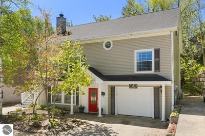 /international/us/214-newman-street-charlevoix-mi-110108479019/