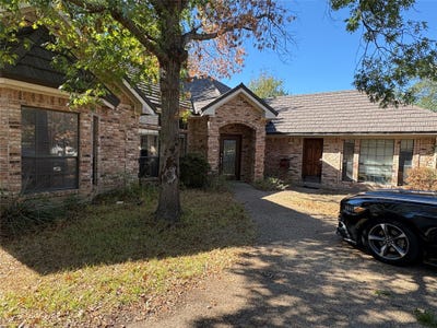 /international/us/8909-random-road-fort-worth-tx-110120536293/