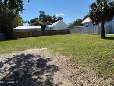 /international/us/state-street-bay-saint-louis-ms-110102611499/
