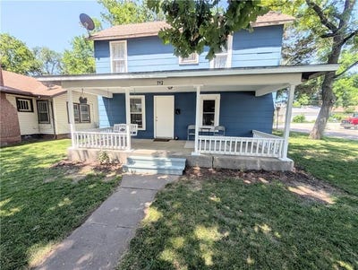 /international/us/712-n-jefferson-avenue-iola-ks-110106431884/