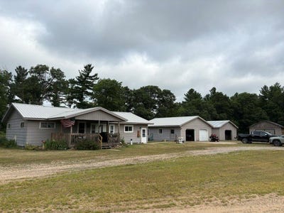 /international/us/990-winnebago-avenue-black-river-falls-wi-110110323456/