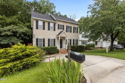 /international/us/108-tarlow-court-cary-nc-110102579297/