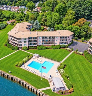 /international/us/2-park-place-newburgh-ny-110120517169/