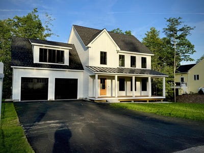 /international/us/60-woodbrey-lane-standish-me-110107459100/