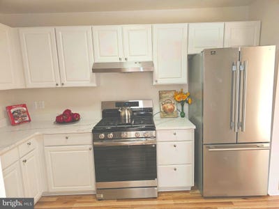 /international/us/18-monroe-street-rockville-md-110105750332/