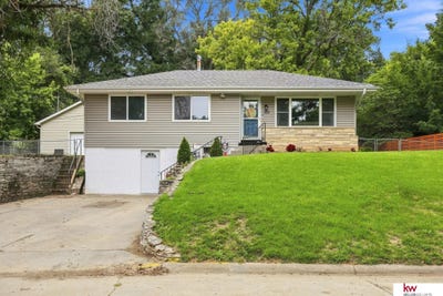 /international/us/222-pickardy-lane-council-bluffs-ia-110120580345/