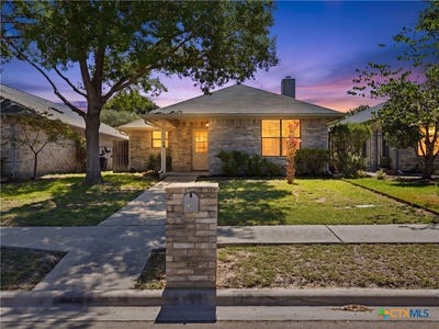 /international/us/526-riverside-drive-new-braunfels-tx-110108353443/