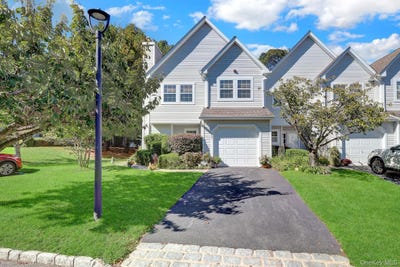 /international/us/208-erik-drive-east-setauket-ny-110120536987/