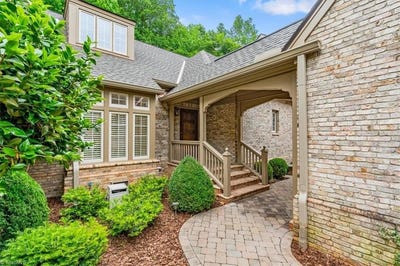 /international/us/30-sturbridge-lane-greensboro-nc-110107892073/
