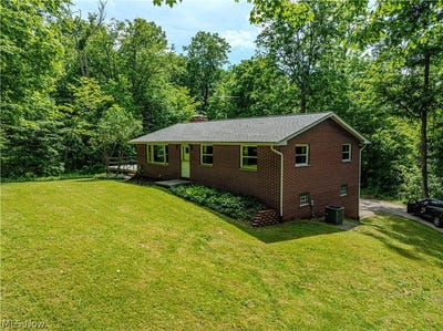 /international/us/5475-parks-avenue-ne-louisville-oh-110108693256/