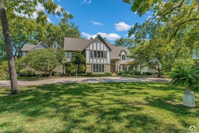 /international/us/1704-prestwick-drive-lawrence-ks-110098997976/