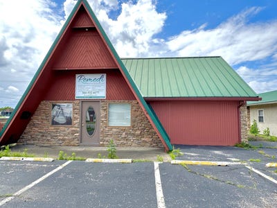 /international/us/2409-jackson-ave-point-pleasant-wv-110104977364/