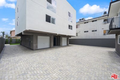 /international/us/7306-independence-ave-canoga-park-ca-110106847644/