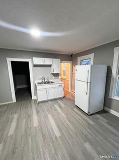 /international/us/3-oak-avenue-enfield-ct-110108733855/