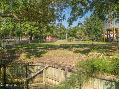 /international/us/33-good-street-bay-saint-louis-ms-110093805378/