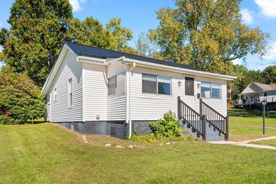 /international/us/750-w-franklin-st-wytheville-va-110120725014/