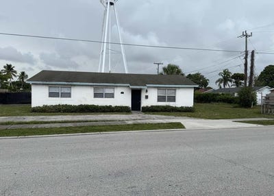 /international/us/5713-candlewood-street-mangonia-park-fl-110120637348/