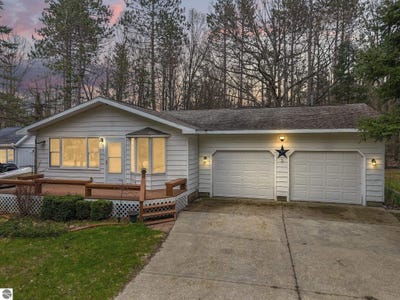 /international/us/209-linwood-drive-prudenville-mi-110105004779/