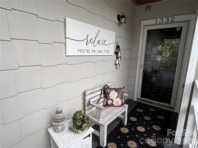 /international/us/1332-torrence-circle-davidson-nc-110110255112/