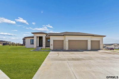 /international/us/5705-north-197-avenue-elkhorn-ne-110107231139/