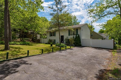 /international/us/34-robert-street-mastic-ny-110108581802/