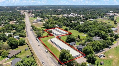 /international/us/412-city-street-caldwell-tx-110106763072/