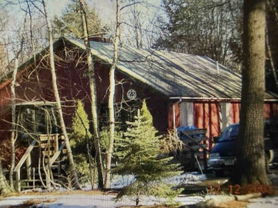 /international/us/360-farmington-road-milton-nh-110108497617/