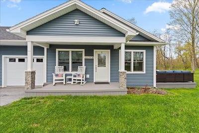 /international/us/2529-bronson-road-st-albans-town-vt-110107867023/
