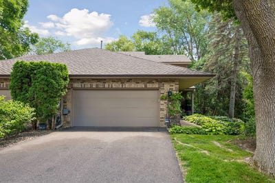 /international/us/1140-hollybrook-drive-wayzata-mn-110109133084/