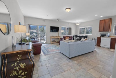 /international/us/91-kachina-rd-taos-ski-valley-nm-110103303376/