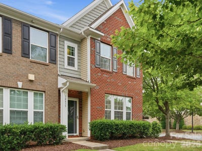 /international/us/18439-the-commons-boulevard-cornelius-nc-110108570250/
