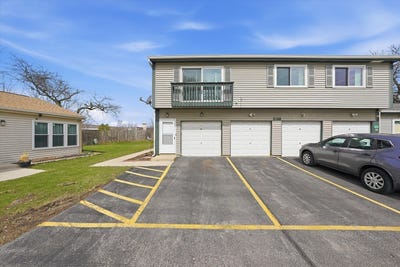 /international/us/238-algonquin-court-bolingbrook-il-110106957223/