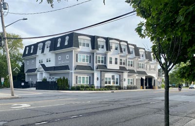 /international/us/840-montauk-highway-copiague-ny-110108957771/