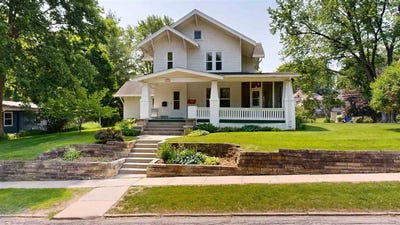 /international/us/1231-e-college-st-iowacity-ia-110100187523/